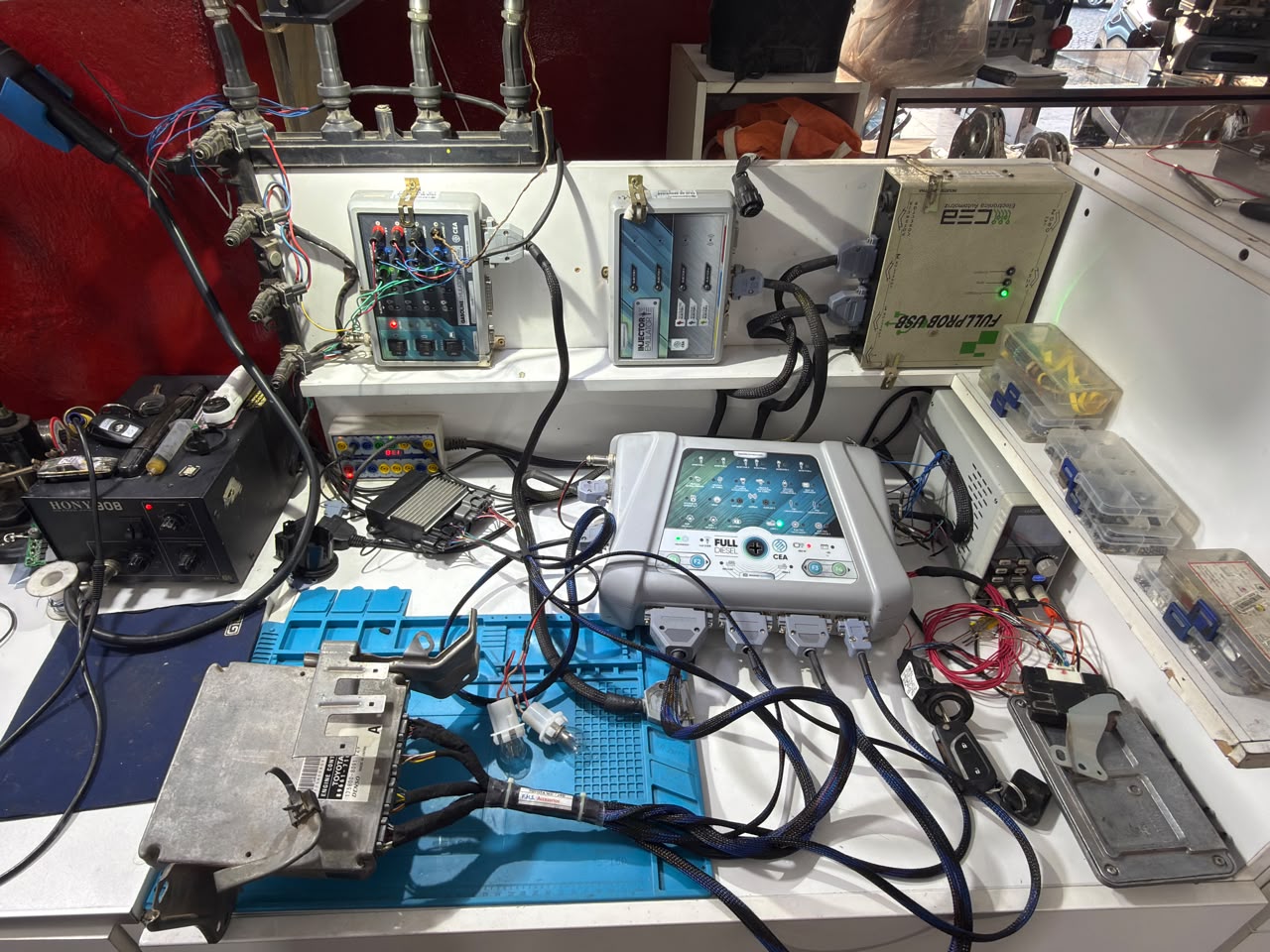 Prueba y simulación de inyección e inmovilizador en banco de laboratorio automotriz Warnes Key
